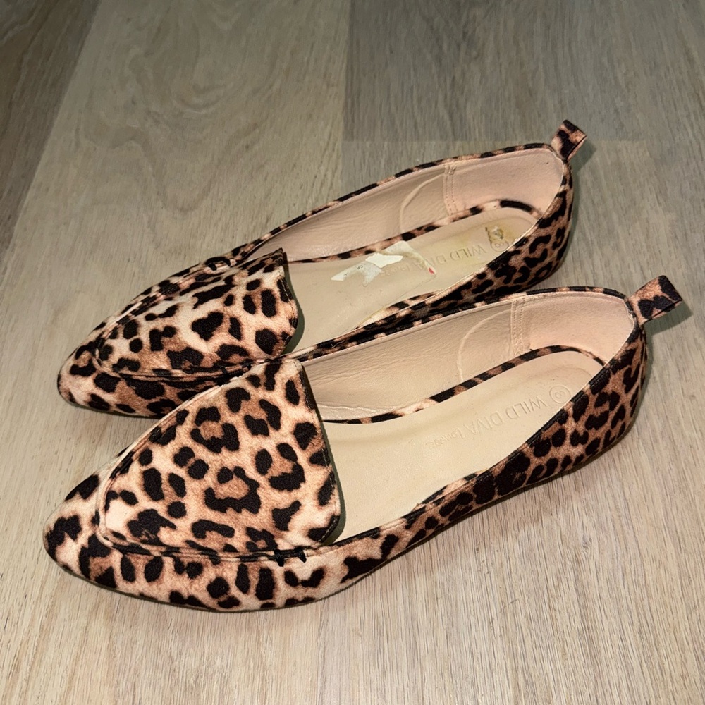 Leopard Print Flats Loafers by Wild Diva - Size 8 - Picture 1 of 4